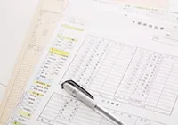 4. 法的資料や関係資料を確認します